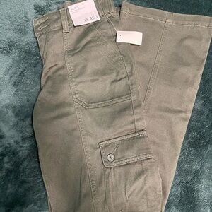 Aeropostale Women's Olive Boot Cut cargo pants